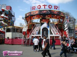 Paris-Foire-du-Trone-2010-131