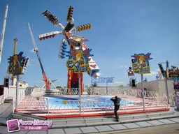 Paris-Foire-du-Trone-2010-72