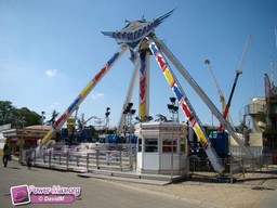 Paris-Foire-du-Trone-2010