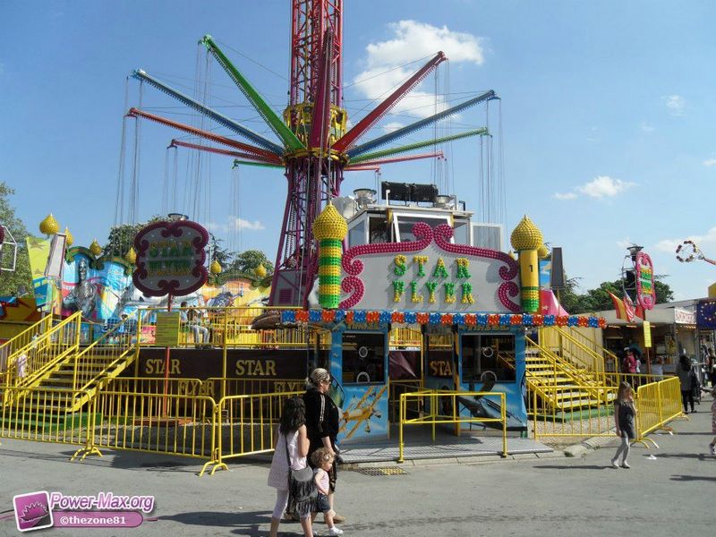 Paris-Foire-du-Trone-2011-110