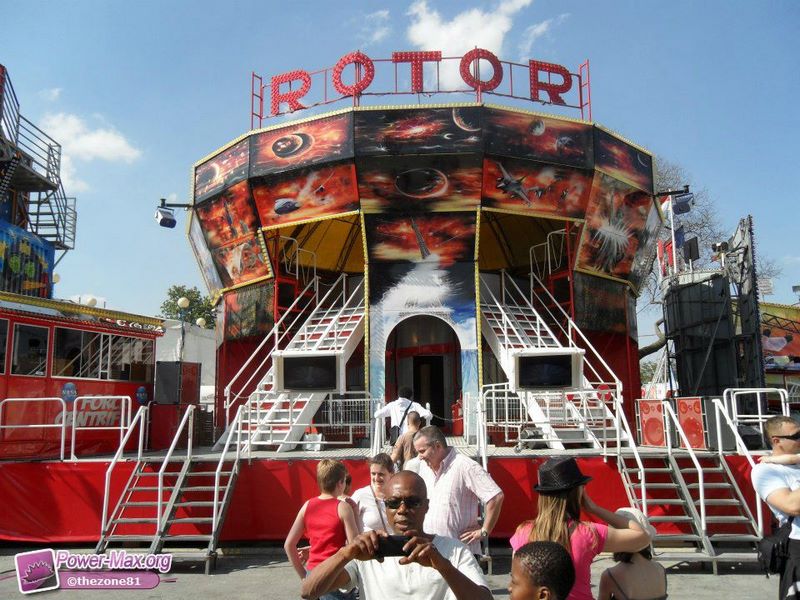 Paris-Foire-du-Trone-2011-113