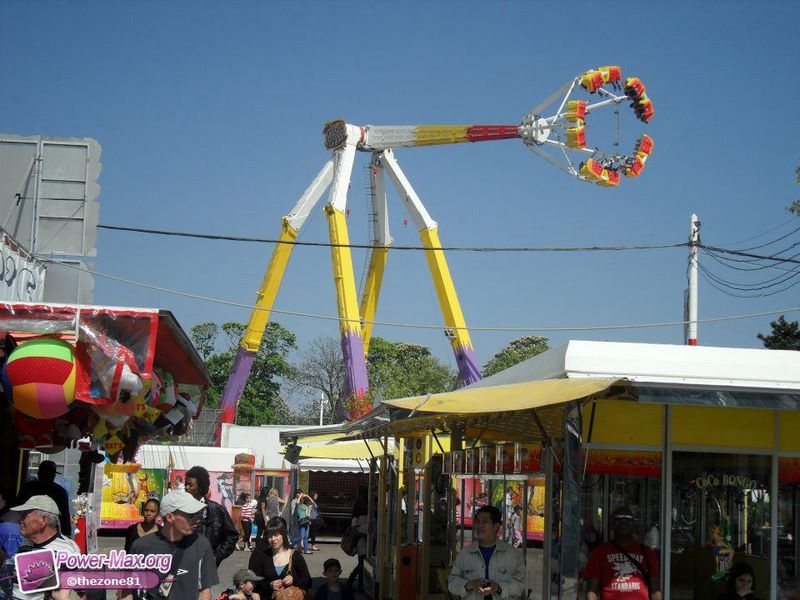 Paris-Foire-du-Trone-2011-43