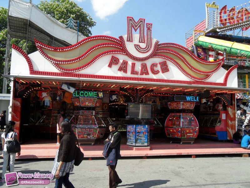 Paris-Foire-du-Trone-2011-82